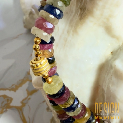 Naszyjnik z naturalnych szafirów i rubinu w złoconym srebrze