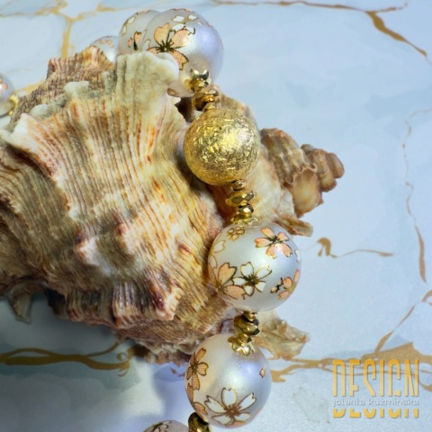 Bransoletka Tesha z białych japońskich korali | srebro pozłacane 24K