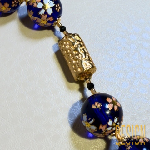 Bransoletka Tesha z kobaltowych japońskich korali – srebro pozłacane 24K