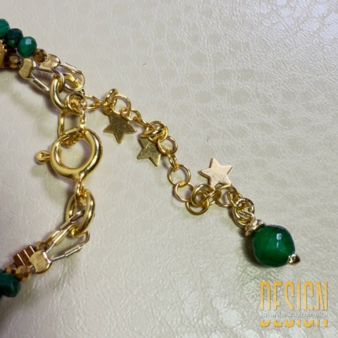 Bransoletka dwurzędowa z malachitu – złocone detale