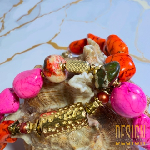 Bransoletka z howlitu w odcieniu pomarańczy z czerwoną perłą | Srebro pozłacane 24K – Kuźmińska Design