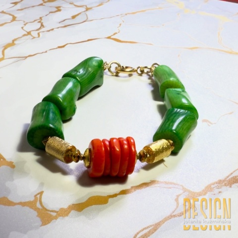 Bransoletka z zielonego koralu z akcentem pomarańczowym – srebro pozłacane 24 k | Kuźmińska Design