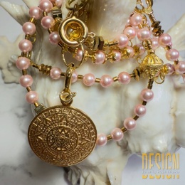 Naszyjnik Perły Premium pudrowy róż 92 cm z antycznymi zawieszkami