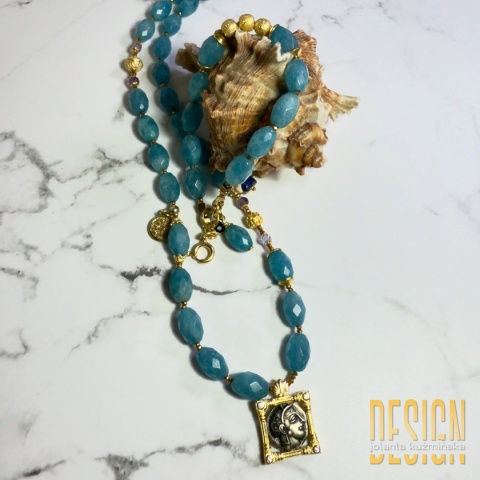 Naszyjnik z akwamarynów z antyczną zawieszką i akcentem ametystu