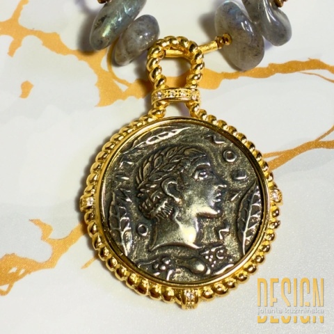 Naszyjnik z labradorytów z antyczną zawieszką Juliusza Cezara | Kolekcja Antiqua – Kuźmińska Design