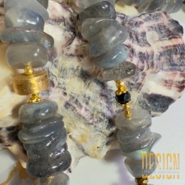 Naszyjnik z labradorytów z zawieszką Ateny – srebro złocone 24k | Unikat 1/1