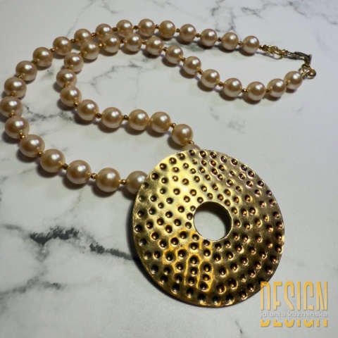 Naszyjnik z perły porcelanowej w złotym odcieniu | Unikat | Kuźmińska Design
