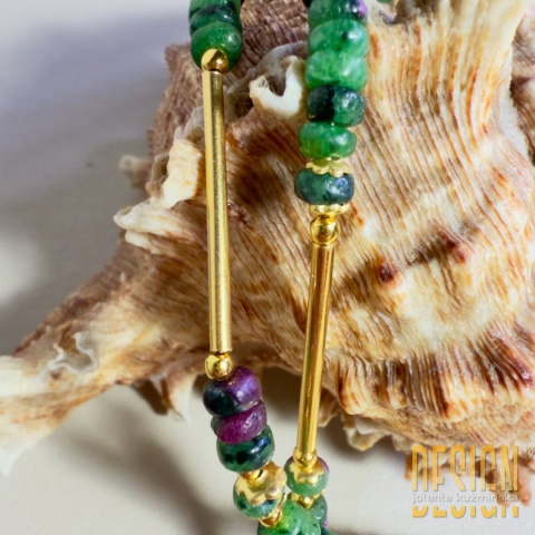 Naszyjnik z rubinu z zoisytem z antyczną zawieszką i monetkami | Kolekcja Antiqua – Kuźmińska Design