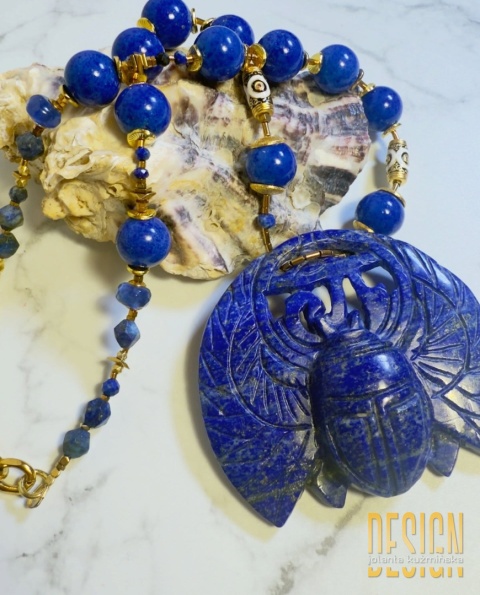 Naszyjnik Egipt z Lapis Lazuli – Skarabeusz | Biżuteria Epok | Kuźmińska Design