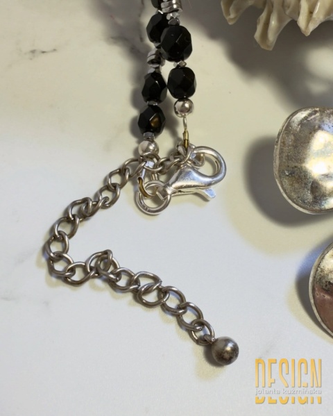 Naszyjnik z czarnego onyksu z kwiatem