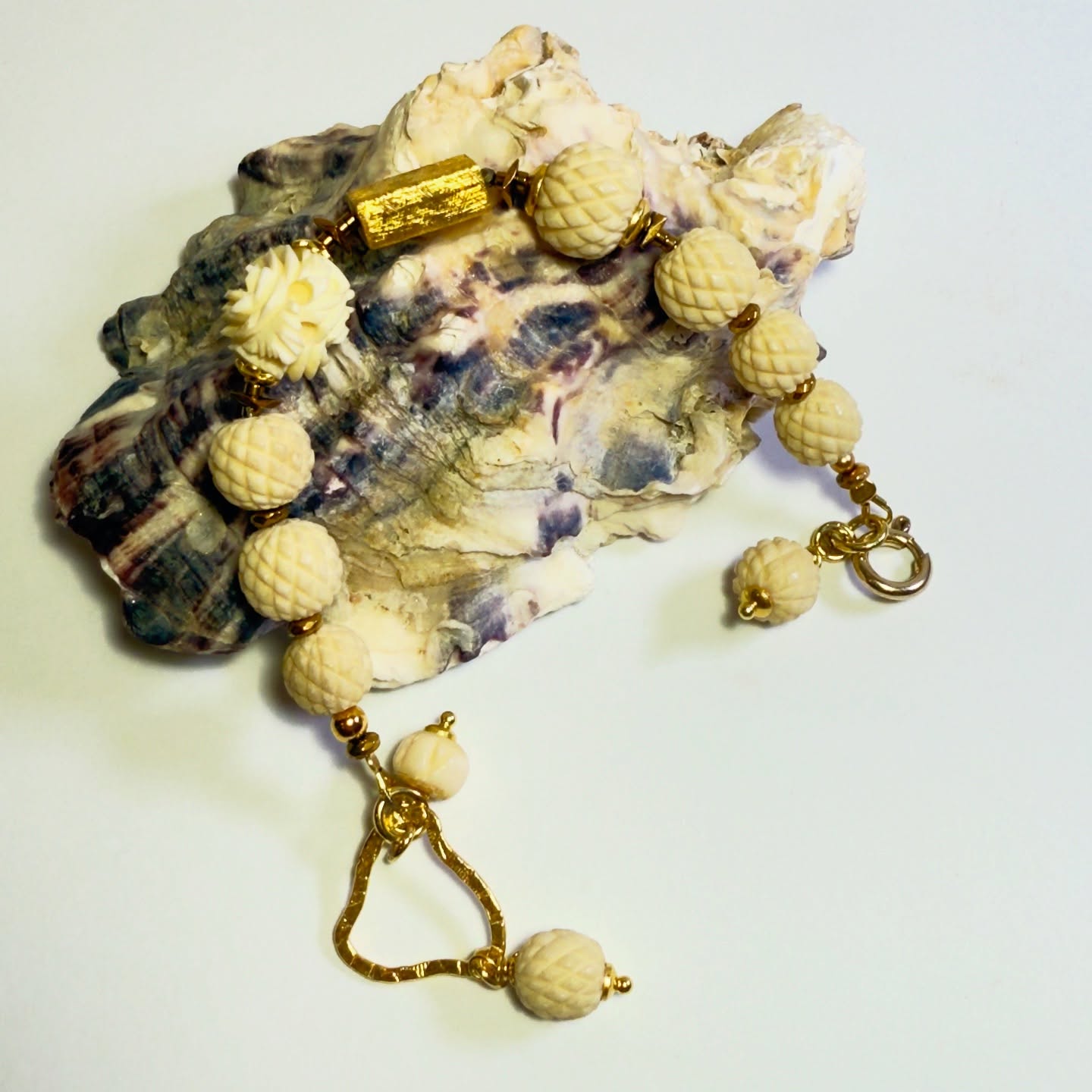 Czy biżuteria z kości może być elegancka? Poznaj naszą odpowiedź!