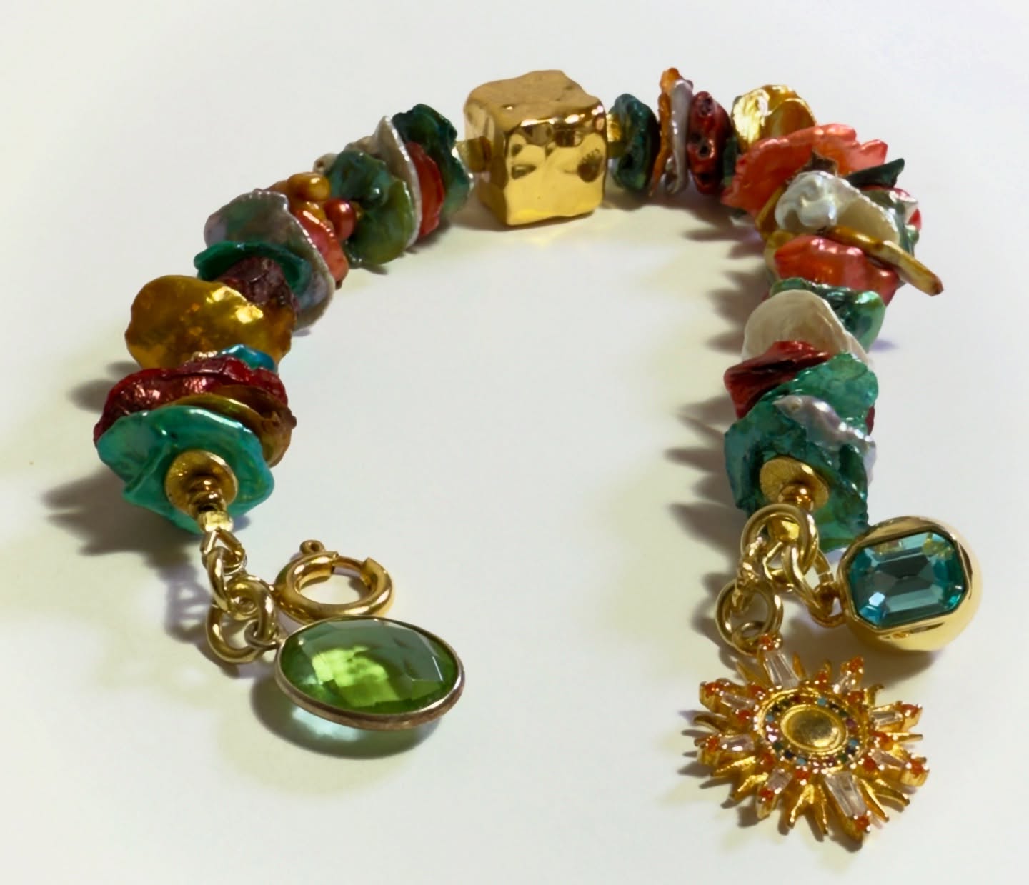 Dlaczego kobiety kochają perły? Magia diamentów morskich w nowoczesnej odsłonie