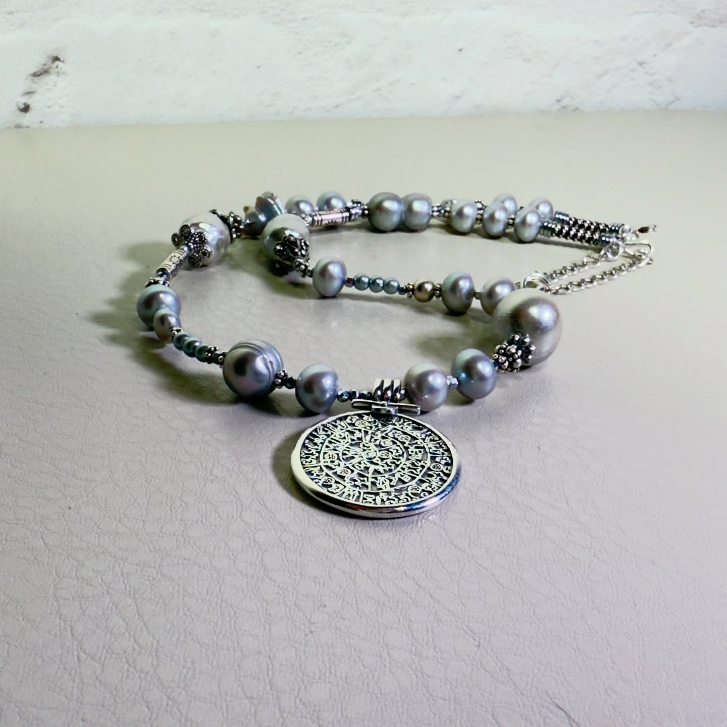 Piękne perły w srebrze na prezent? Gwarantuję, że to strzał w dziesiątkę!